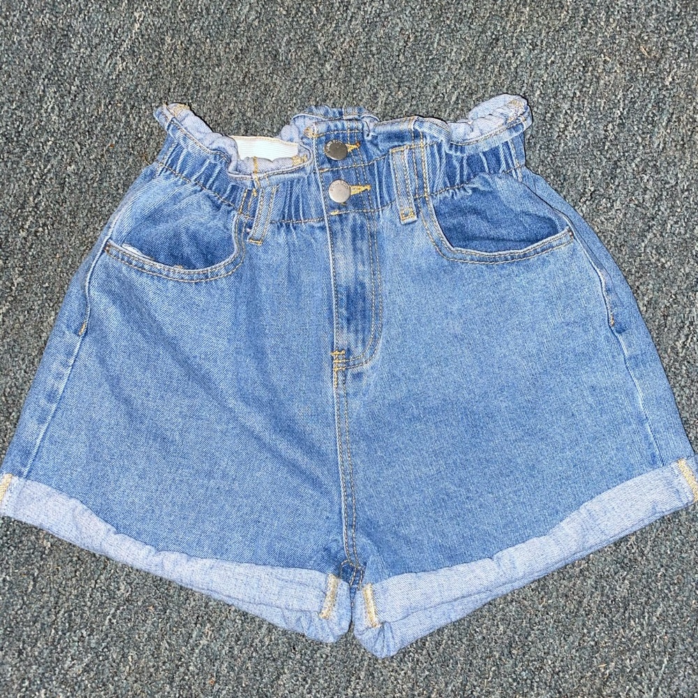 Cinched high waisted jean shorts